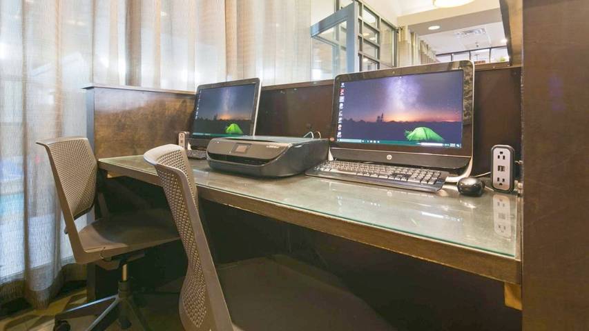 Hôtel pour 4 personnes, avec piscine ainsi que jacuzzi et terrasse à Minot - 4