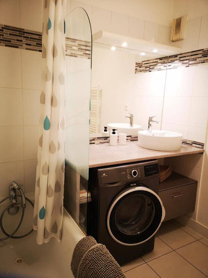 Appartement entier, Superior Apartment in Villenave-d'Ornon, Région de Bordeaux
