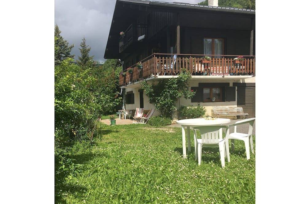 Appartement entier, L’Eterle de Motzon en Bauges : en montagne, neige, ski, randonnées, détente... in Aillon-le-Jeune, Région de Chambéry