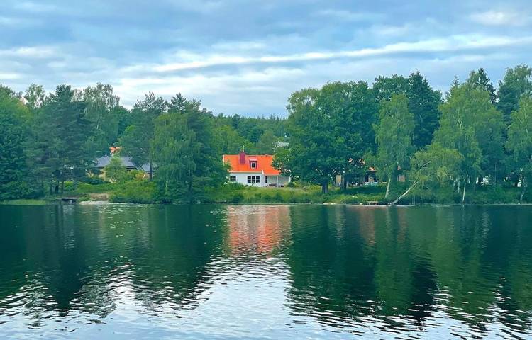 Hus för 8 Personer, med Terass samt Trädgård och Bastu och Utsikt i Lerum