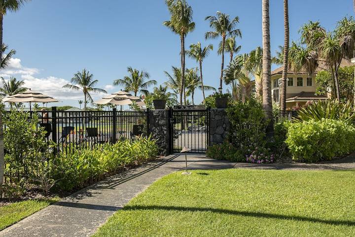 Vacation rental for 4 people, with pool and yard as well as hot tub in Waikoloa