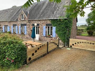 Gîte pour 6 personnes, avec vue et terrasse à Ver (homonymie)