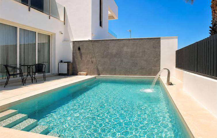 Holiday home for 8 people, with pool and hot tub as well as terrace and garden - 1
