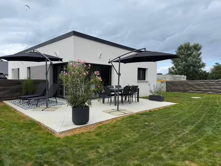 Gîte pour 8 personnes, avec Terrasse ainsi que Jardin et Vue dans Plage de la Ville Berneuf