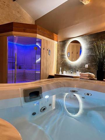 Gîte pour 4 personnes, avec sauna et jacuzzi ainsi que piscine et jardin à Montaigu-de-Quercy