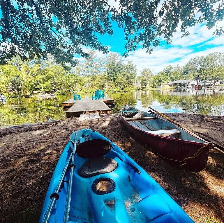 Nature's Cottage Washago - Beautiful Private Waterfront property with Hot Tub in Ramara, Huronsee (Kanada)