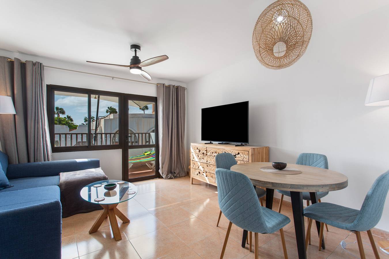 Geheel appartement, Vakantie 'Casa De La Calma' met zeezicht, gedeeld zwembad en Wi-Fi in Corralejo, La Oliva