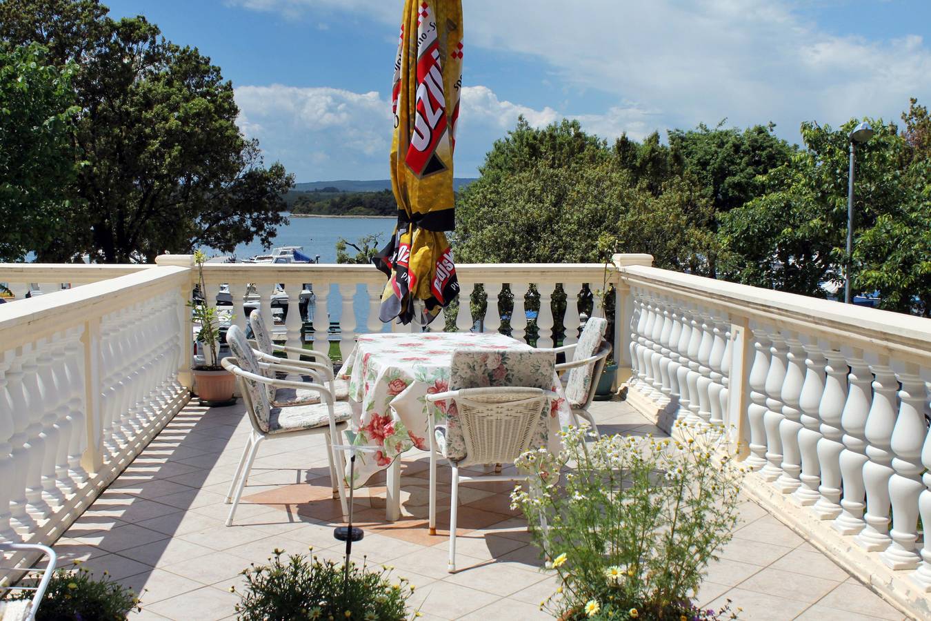 Geheel appartement, Tweekamerappartement met terras en uitzicht op zee Punat (Krk) A-5329-a in Punat, Krk
