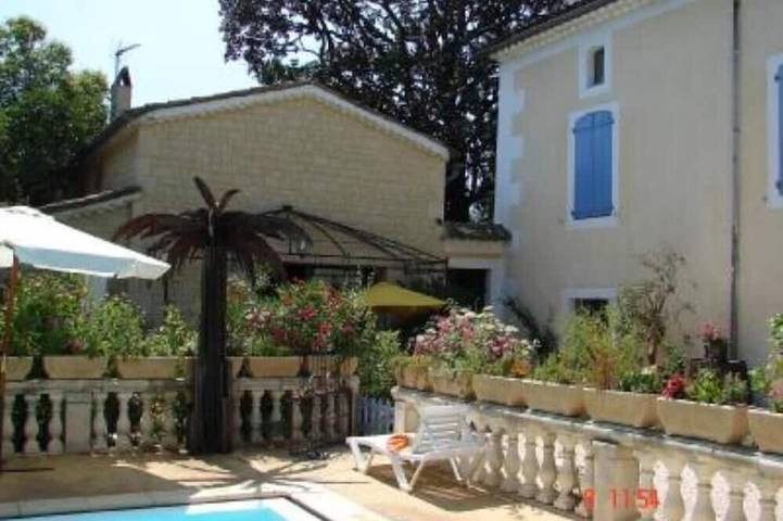 Maison de vacances pour 4 personnes, avec terrasse ainsi que jardin et piscine - 1