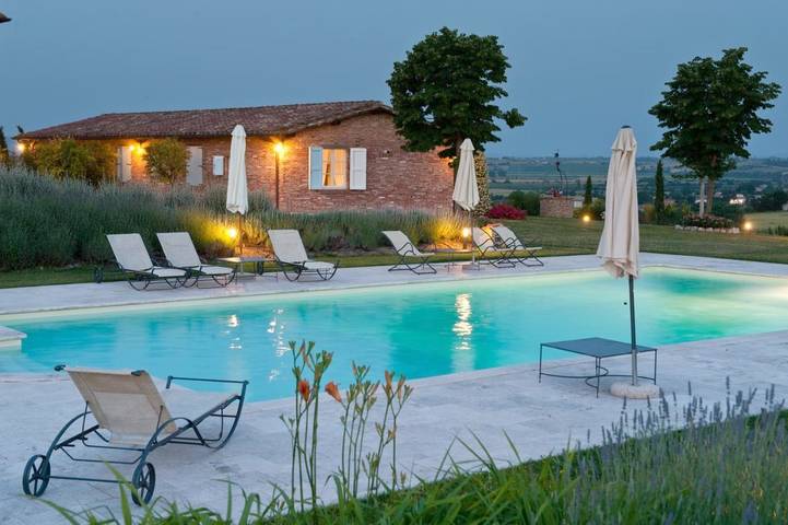 Agriturismo per 3 persone, con Giardino e Piscina nonché Panorama a Foiano della Chiana