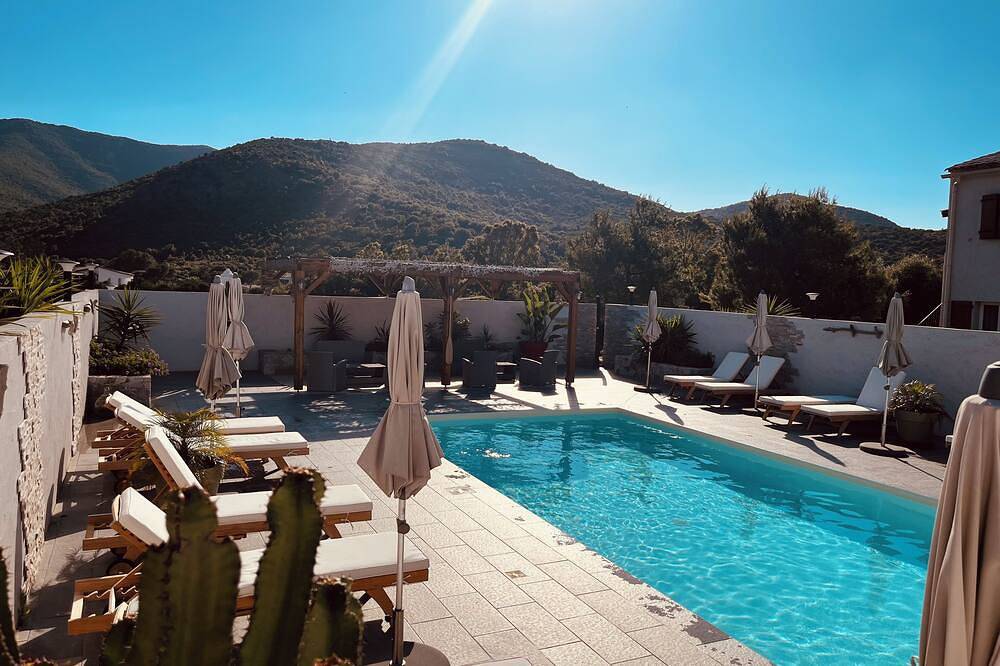 Superior apartment 2 bedrooms sea view in front of the beach in Galeria, Parco naturale regionale della Corsica