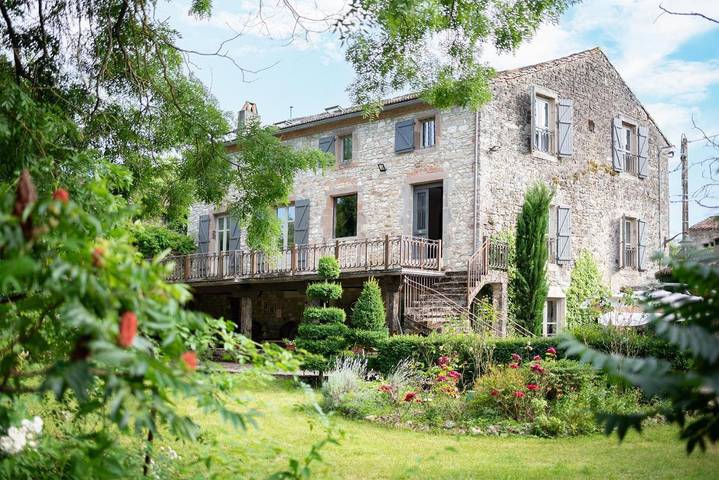 Location de vacances pour 2 personnes, avec Terrasse ainsi que Jardin et Vue à Vindrac-Alayrac