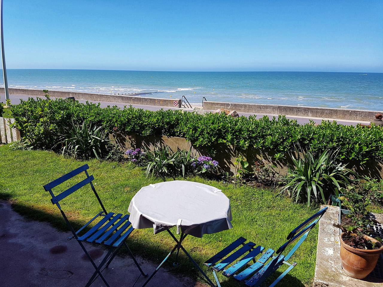 Appartement entier, Cabourg : Appartement moderne 4/5 pièces, accès plage, 8 pers, jardin et terrasse, parking, Wifi in Cabourg, Région de Caen