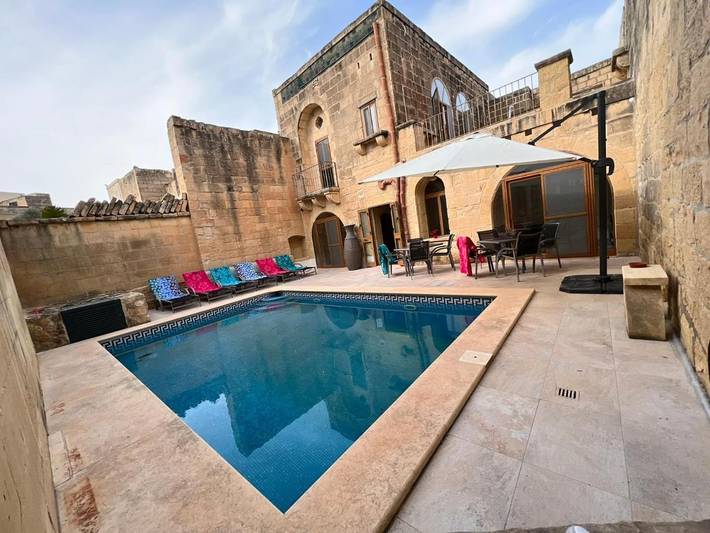Villa per 11 persone, con Balcone e Terrazza nonché Giardino e Piscina a Garbo