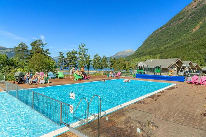 Bungalow für 8 Personen, mit Pool und Ausblick sowie Garten und Seeblick in Norwegen - 4