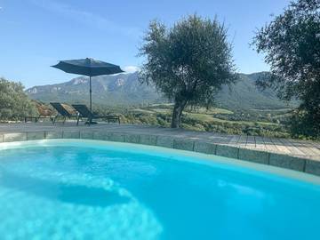 Cottage pour 4 personnes, avec piscine ainsi que vue et terrasse à Sartène