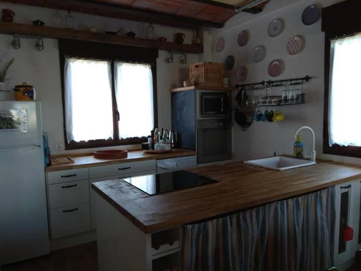 Casa rural para 6 personas, con piscina y vistas además de piscina para niños y jardín en Sierra de la Demanda - 4