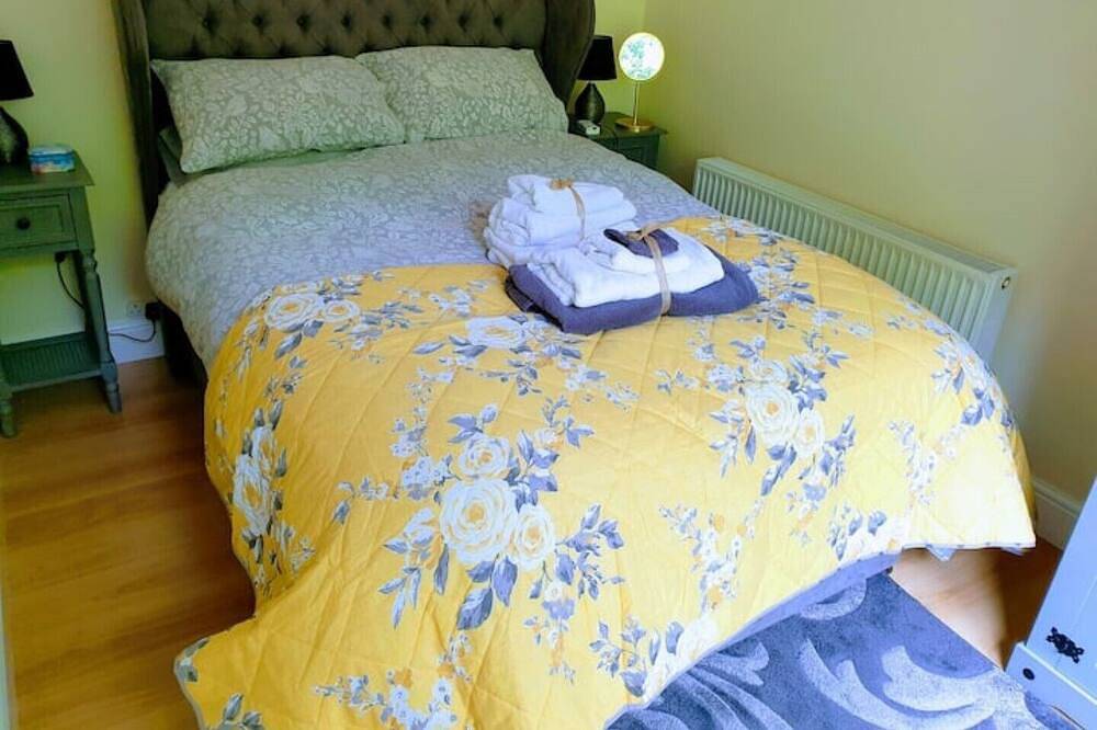 Relaxing couples getaway with hot tub in North Rode, Cheshire East