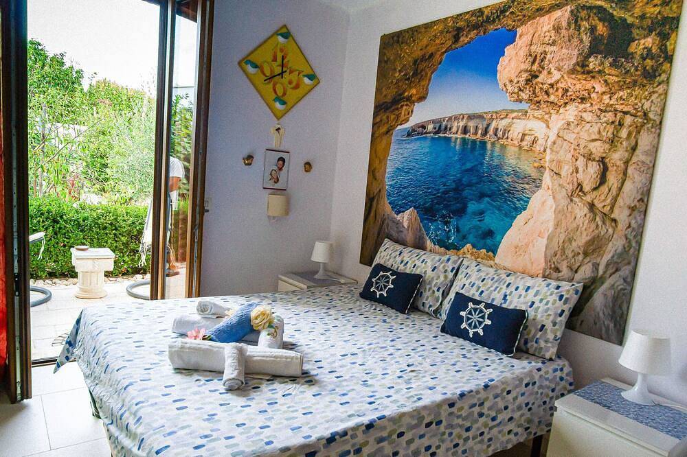 Garden view double bed in Bisceglie, Barletta-Andria-Trani
