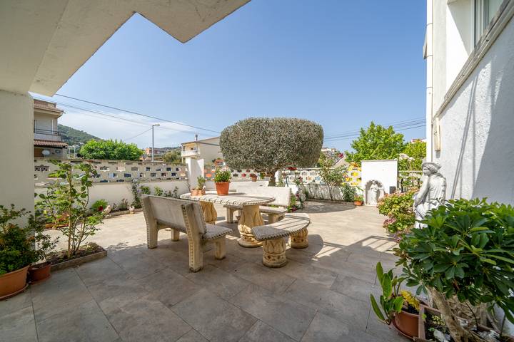 Ferienwohnung für 6 Personen, mit Balkon und Terrasse sowie Garten in Pineda de Mar