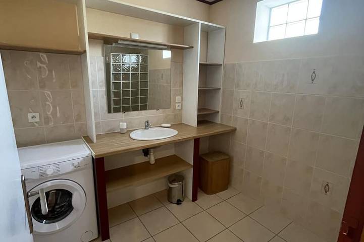 Gîte pour 2 personnes, avec jardin ainsi que terrasse et piscine à Die - 2