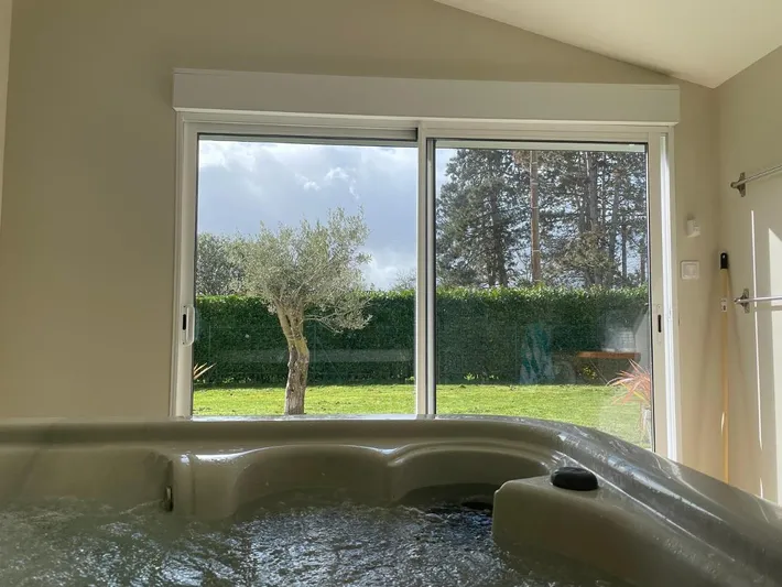Chalet para 6 personas, con jardín y jacuzzi - 1