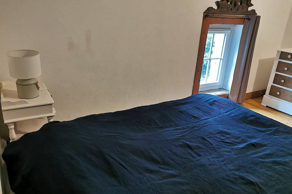 Family house with sea view sleeps 7 (possible 6 more in adjoining house) in Saint-Germain-des-Vaux, La Hague
