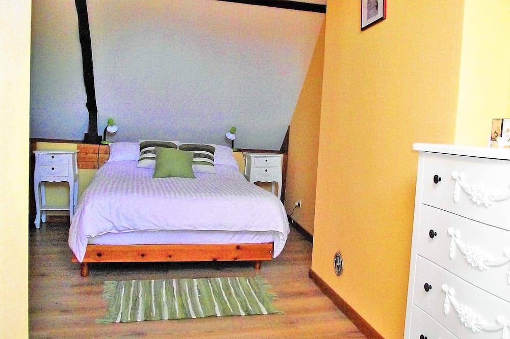Parfait pour les couples à la recherche d'un séjour paisible ou comme base maison de chasse. in Merléac, Cotes-d'Armor