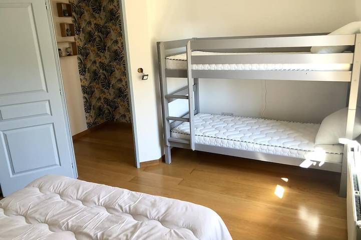 Location de vacances pour 8 personnes, avec jardin et terrasse à Raddon-et-Chapendu - 3