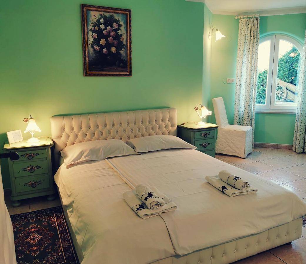 Casa Oasa Boutique rooms Gourmet Pizza Pool near Koper in Koper, Slowenisches Istrien