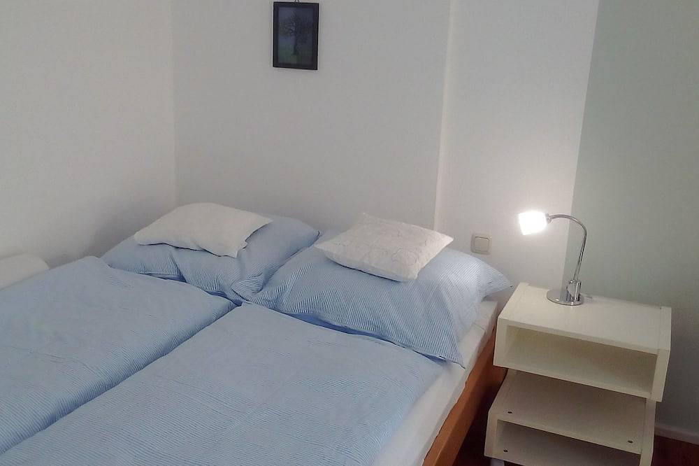 Ganze Wohnung, Ferienwohnung 40m², Erdgeschoss, Wohn/Schlafraum mit Kochnische, Terrasse, W-Lan in Wildenwart, Frasdorf