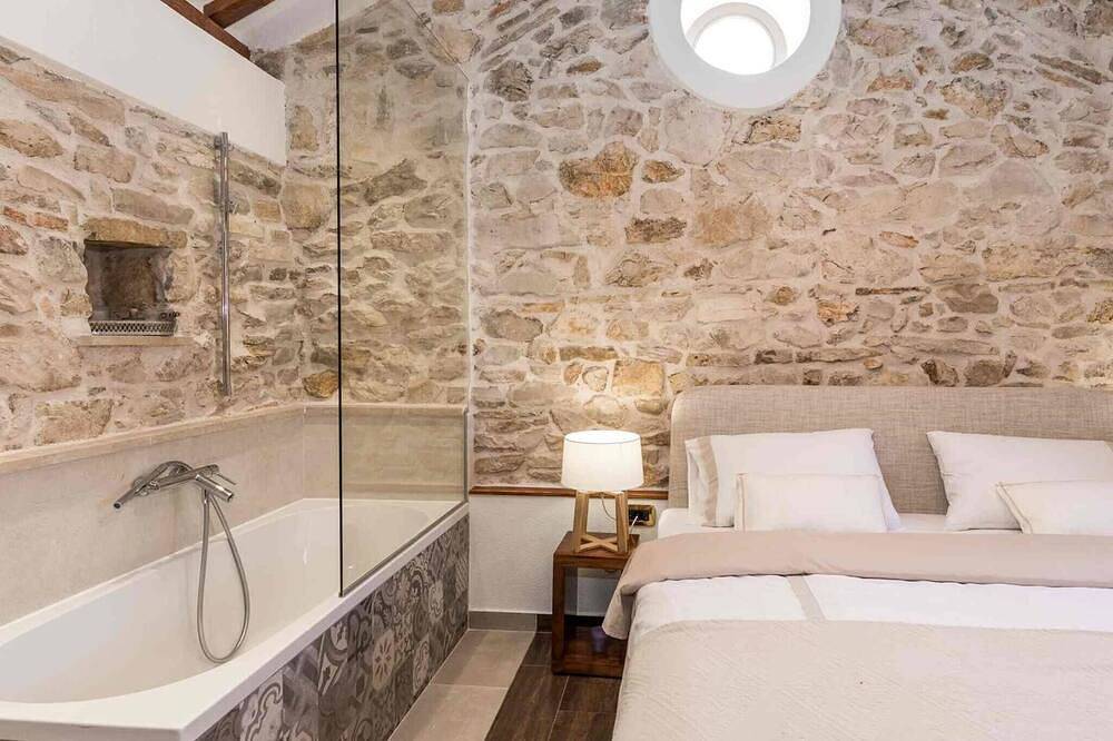 Luxury Villa Finessa Skradin 2 with heated pool, jacuzzi and sauna in Skradin, Šibenik-Knin