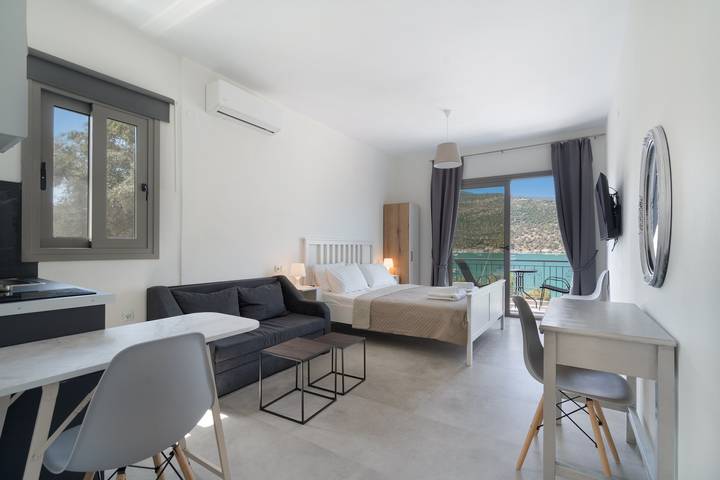 Hel studio-lejlighed, Studio for 3 personer med have in Geni, Grækenland