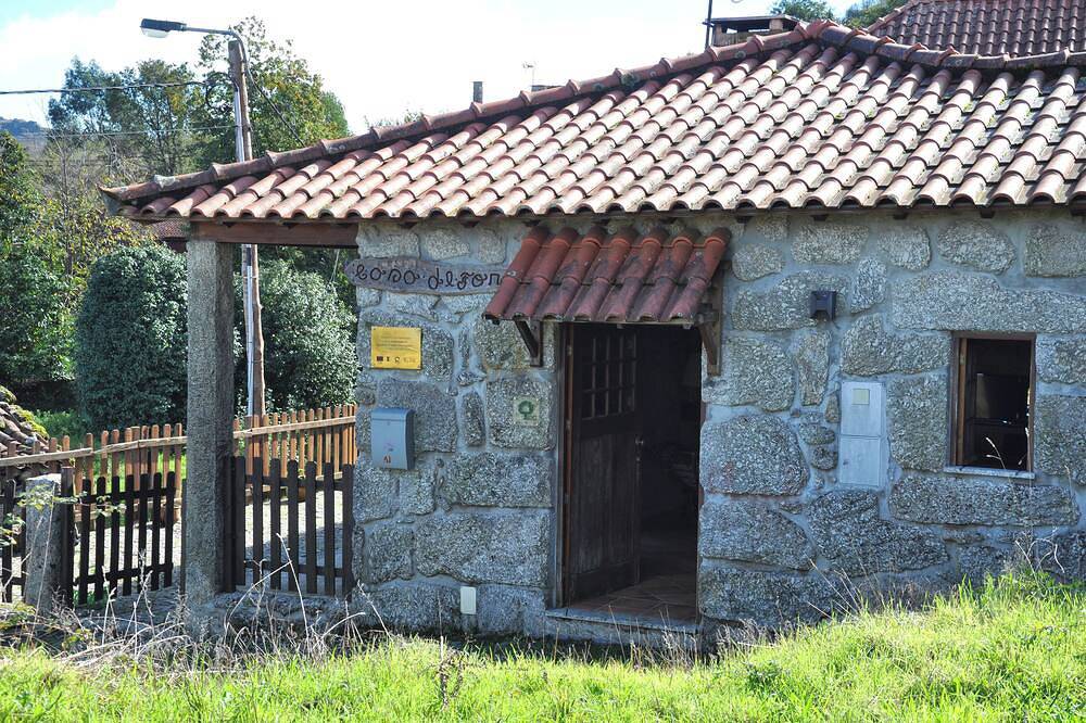 Casa de Fora Refuge of Tranquillity Surrounded by the exuberant nature of the Minho region in Fafe, Distrito de Braga