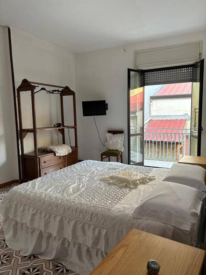 Double Room with Shared Bathroom in Battipaglia, Provincia di Salerno