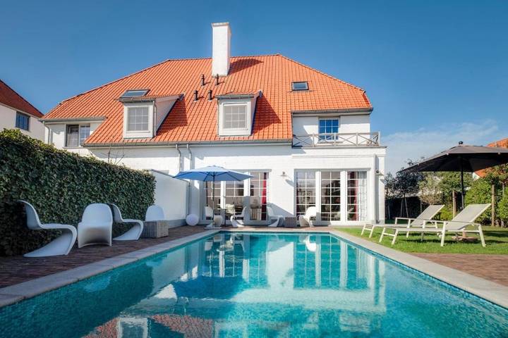 B&b voor 2 personen, with Terras and Tuin as well as Zwembad and Uitzicht in Sluis