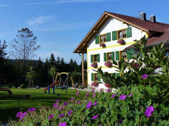 Ferienhaus für 4 Personen, mit Balkon und Whirlpool sowie Sauna in Neureichenau