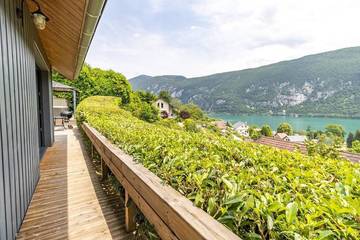 Location de vacances pour 2 personnes, avec jacuzzi et piscine ainsi que terrasse et sauna à Novalaise