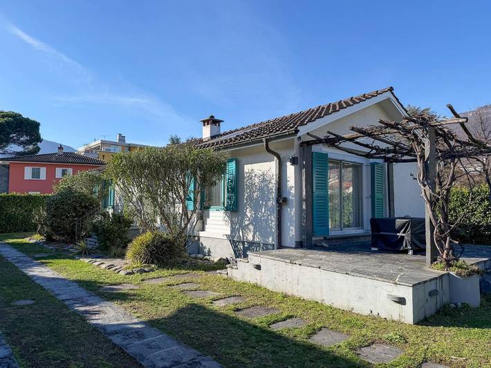 Schmuckes, renoviertes Einfamilienhaus mit Terrasse und Liegewiese in Ascona, Tessiner Alpen
