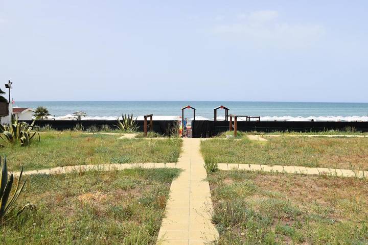 Appartamento per 4 persone, con panorama e giardino a Anzio