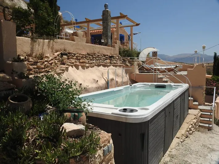 Apartamento de vacaciones para 2 personas, con piscina además de jacuzzi y jardín - 1