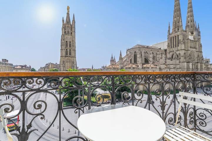 Gîte pour 2 personnes, avec balcon dans Cathedrale Saint Andre De Bordeaux