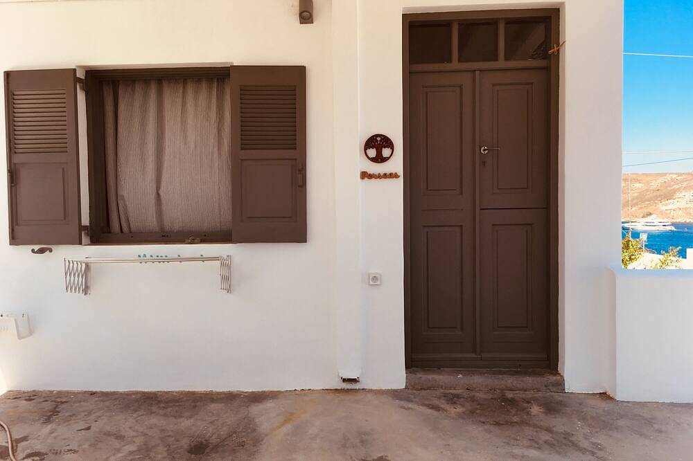 Inn 'Perseas' with Mountain View, Wi-Fi and Air Conditioning in Ramos, Cyclades