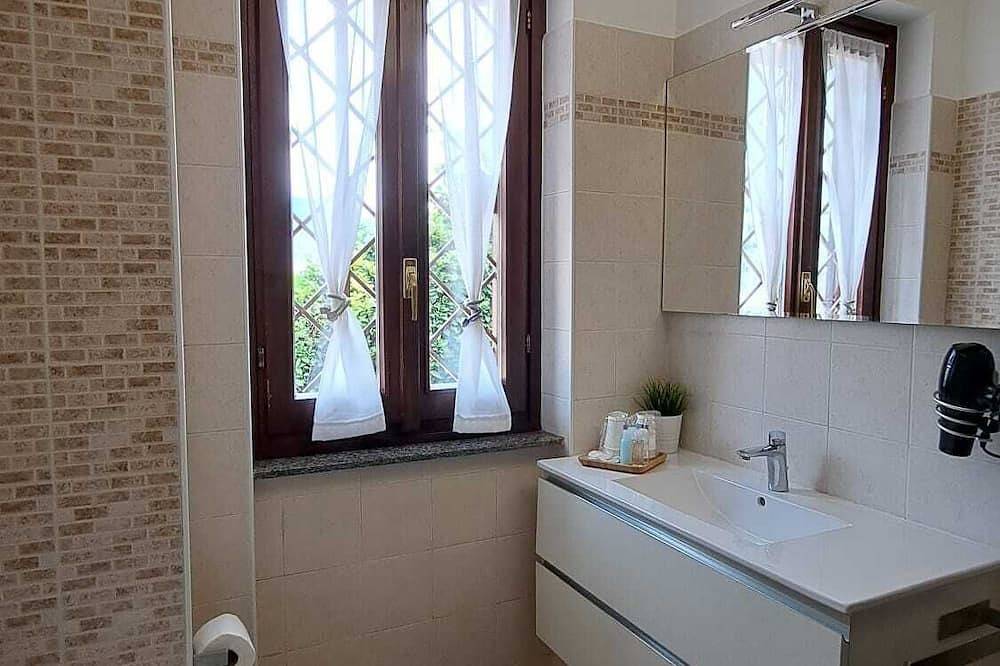 Room2go Como  in Lipomo, Brianza