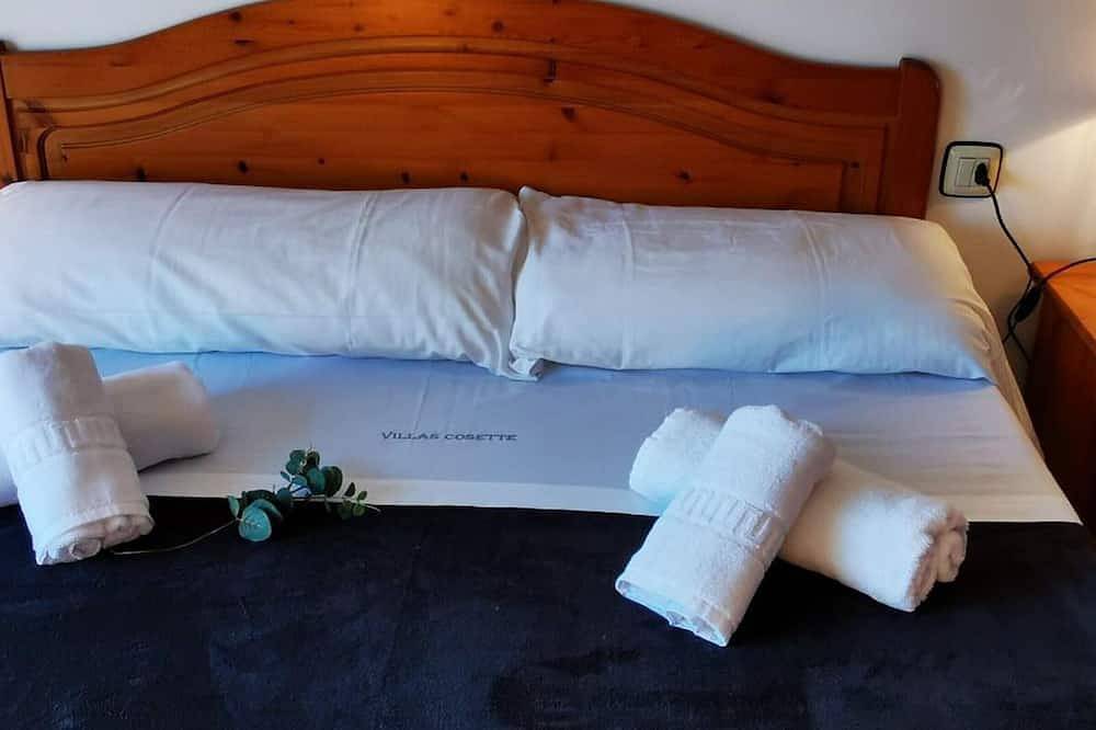 Villas Cosette / ¡Descubre Villa Martina, tu oasis perfecto en la Costa Brava! Fabulosa piscina y zona de Barbacoa! in Caldas de Malavella, Costa Brava