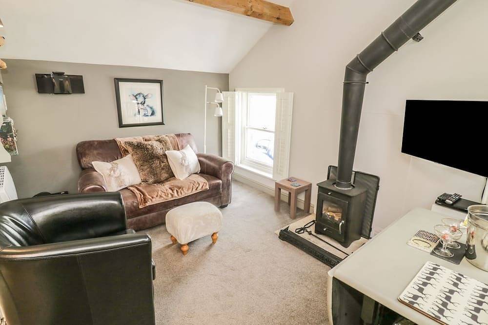 Dibble Cottage, pet friendly, character holiday cottage in Reeth in Reeth, Yorkshire Dales National Park