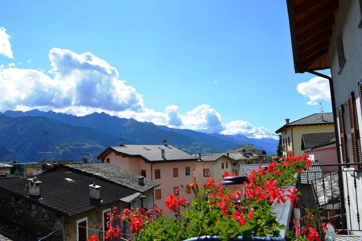 Gîte pour 4 personnes, avec terrasse à Teglio