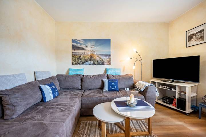 Ganze Wohnung, Nachhaltige Ferienwohnung "Meeresbrise" mit privater Terrasse, privatem Garten, Wlan und Wallbox in Brenkenhagen, Grömitz