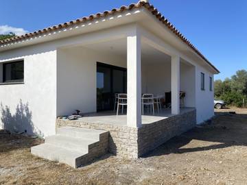 Location de vacances pour 5 personnes, avec terrasse à Serra-di-Fiumorbo