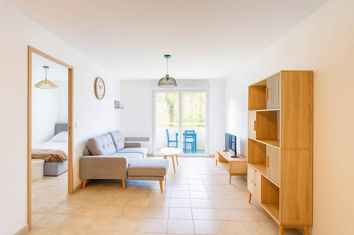 Entire apartment, Apartment with balcony parking Alès center in Alès, Cévennes
